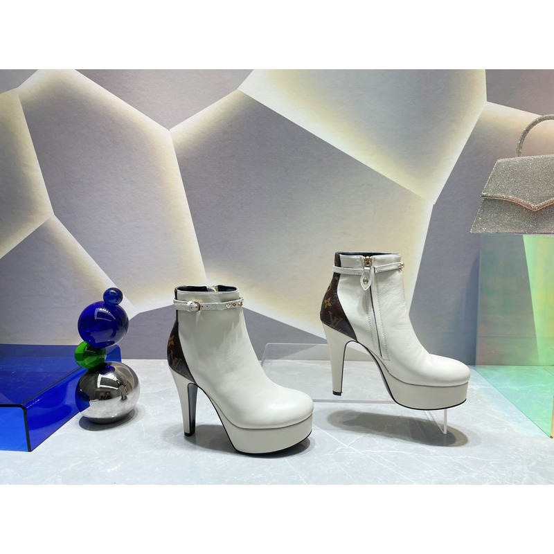l**is V*t*n afterglow platform ankle boot white