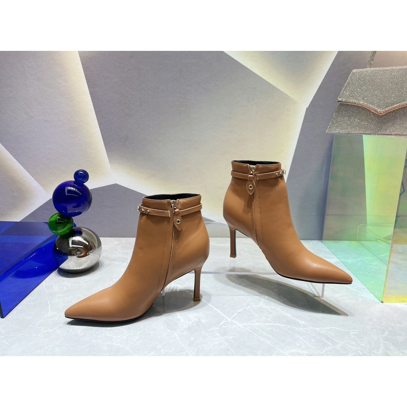 l**is V*t*n signature ankle boot brown