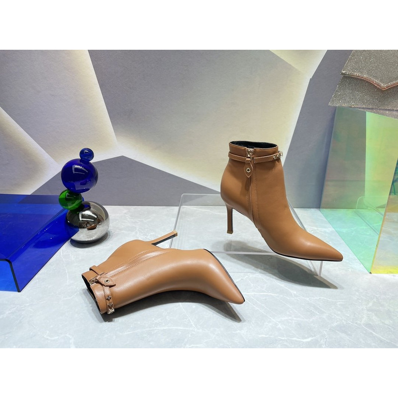 l**is V*t*n signature ankle boot brown