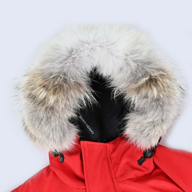 Can*a Go*e expedition parka in red