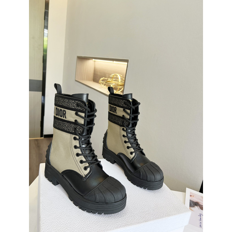 D*or d-major ankle boots