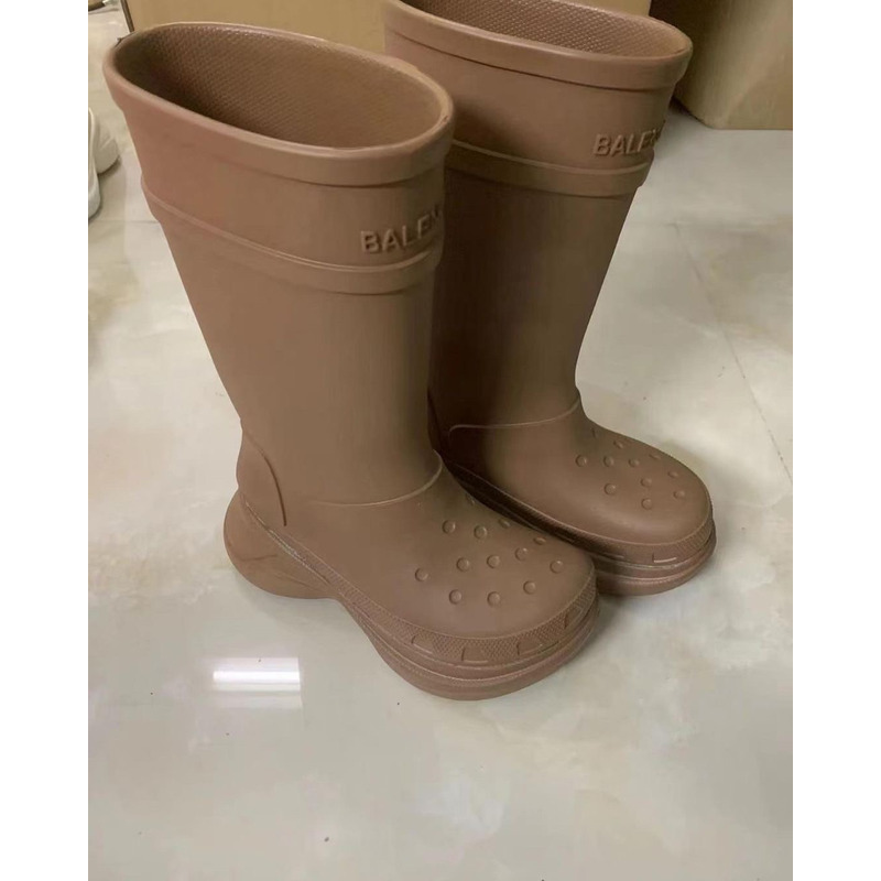 ba*len*cia*ga x Cr*0*s boot beige