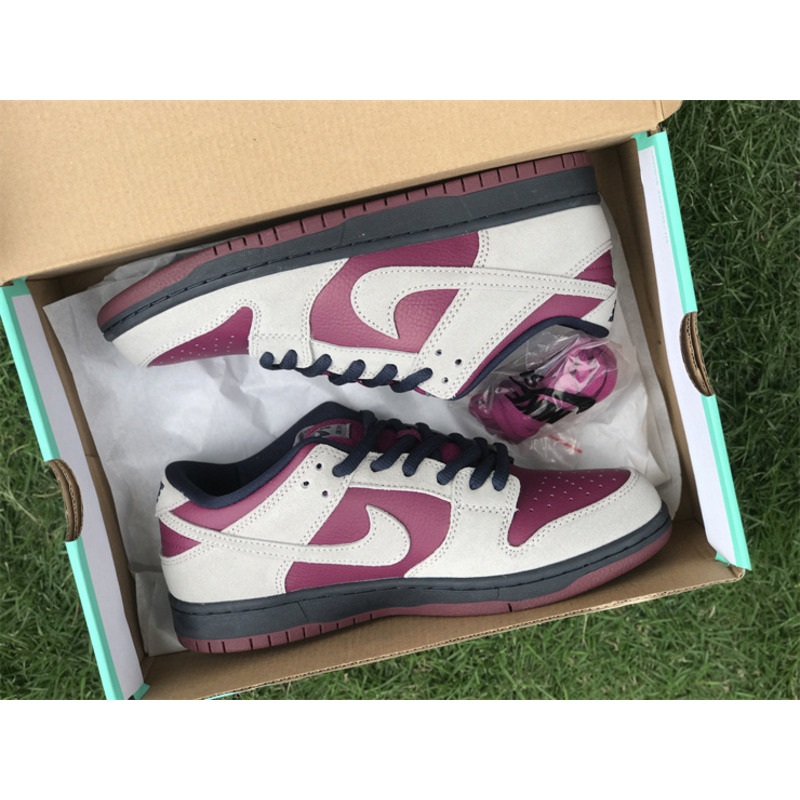 Nike SB Dunk Low Atmosphere Grey True Berry