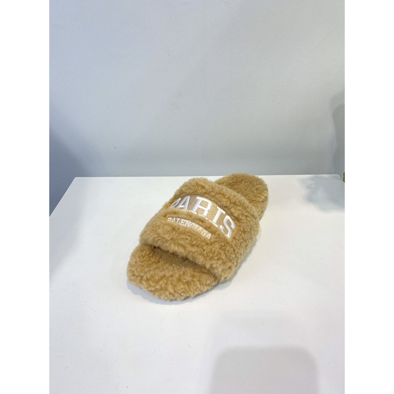Ba*len*cia*ga logo-embroidered paris faux slides camel
