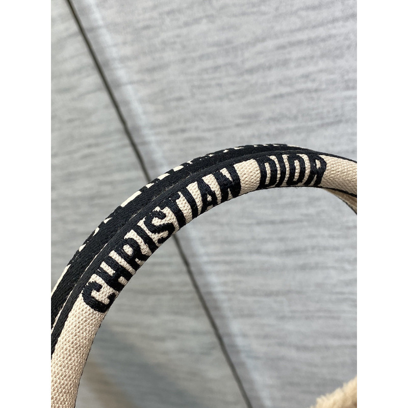 D*or large book tote bag cannage shearling beige