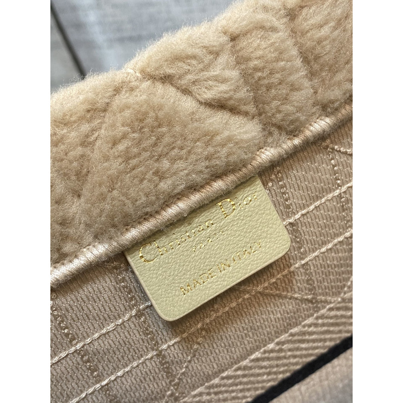 D*or medium book tote bag cannage shearling beige