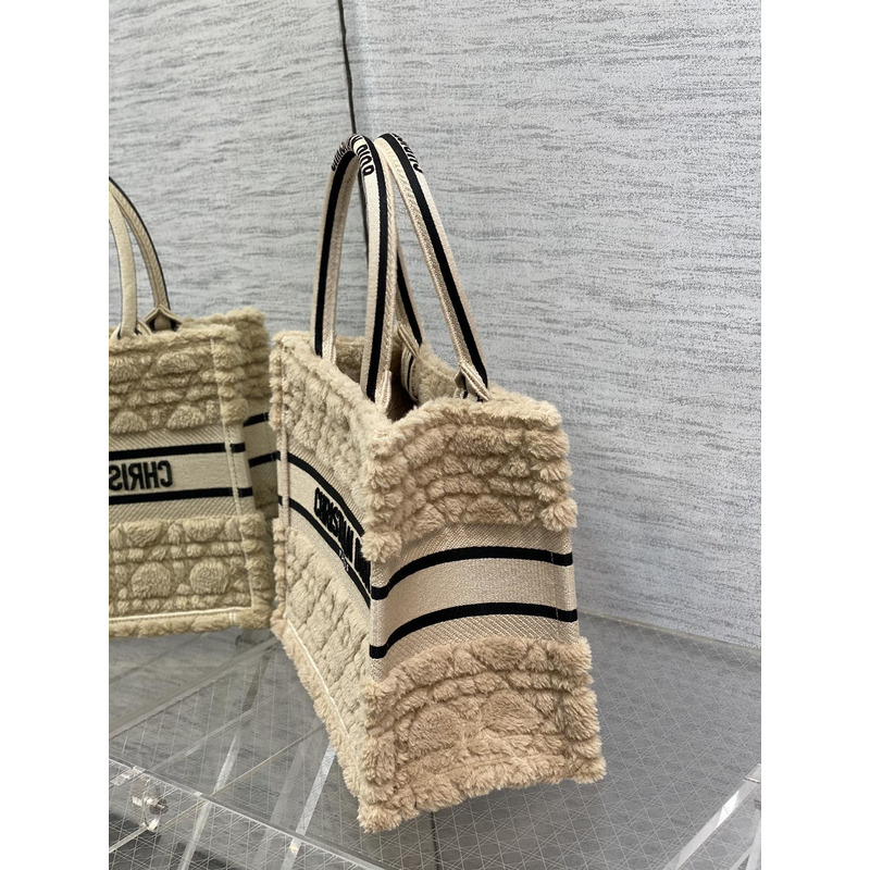 D*or small book tote bag cannage shearling latte