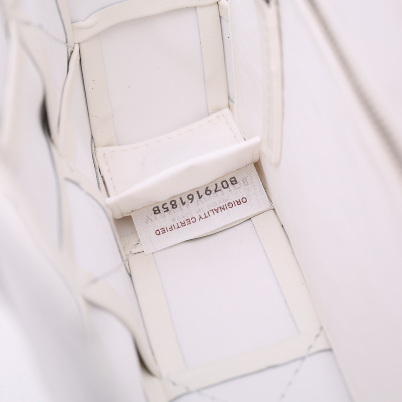 Bo*te*ga ve*ne*ta intrecciato leather crossbody bag