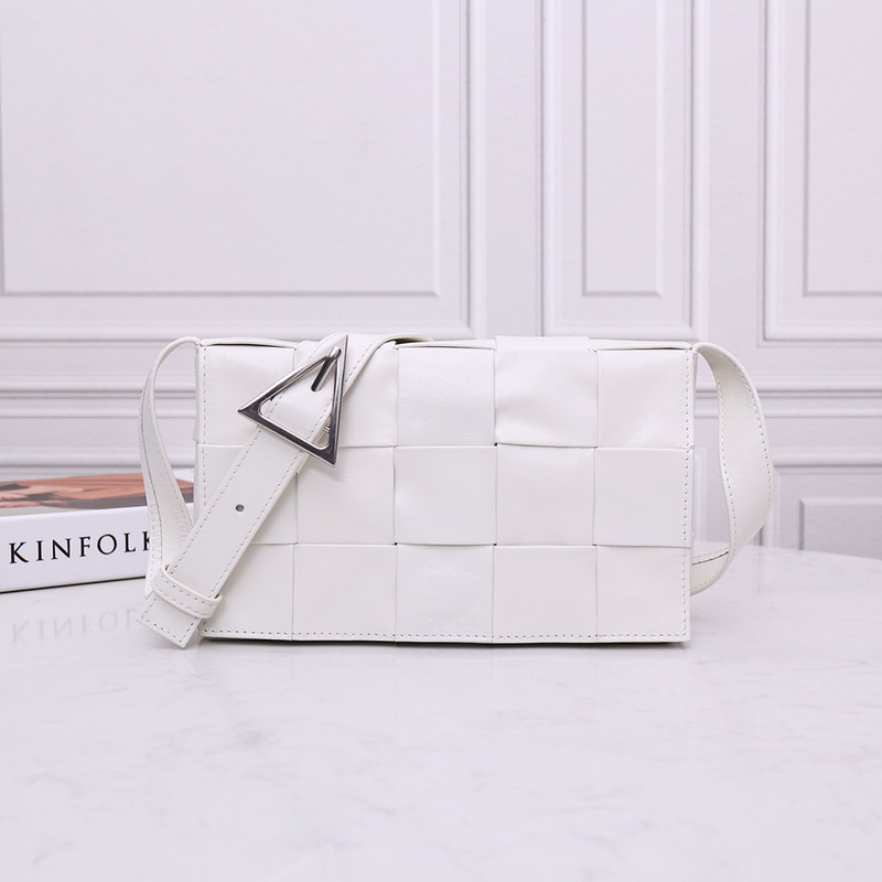 Bo*te*ga ve*ne*ta intrecciato leather crossbody bag