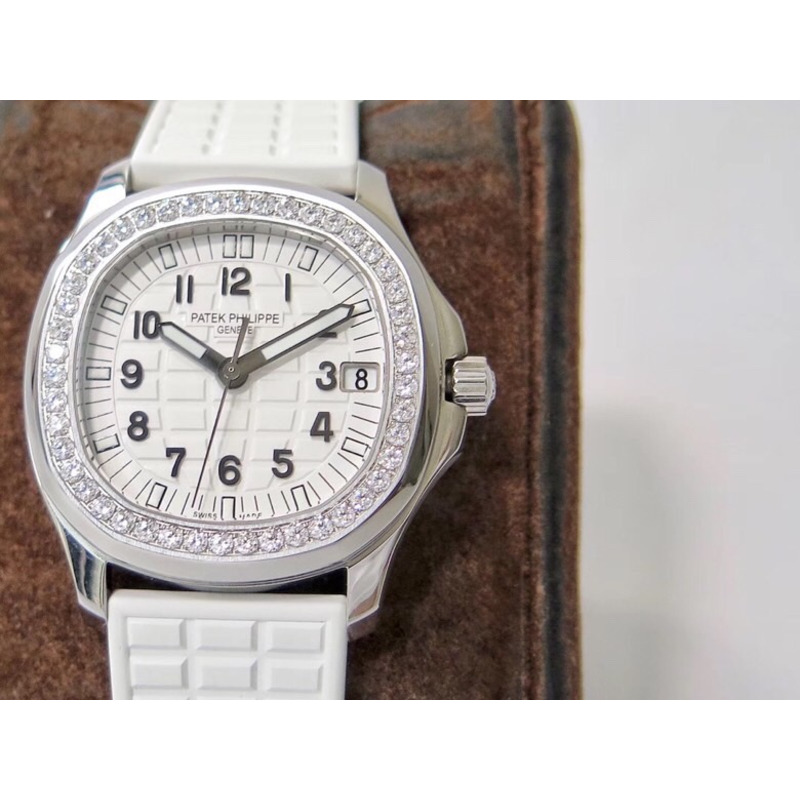 Patek Philippe Aquanaut 5067A Quartz Watches