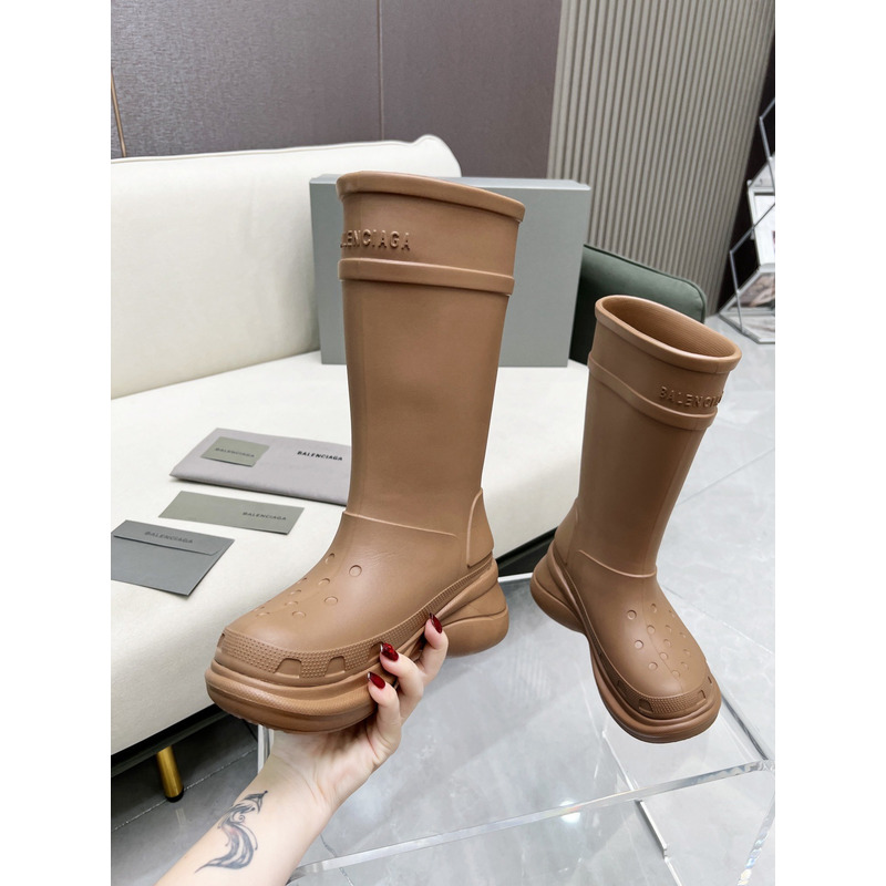 ba*len*cia*ga x Cr*0*s boot beige