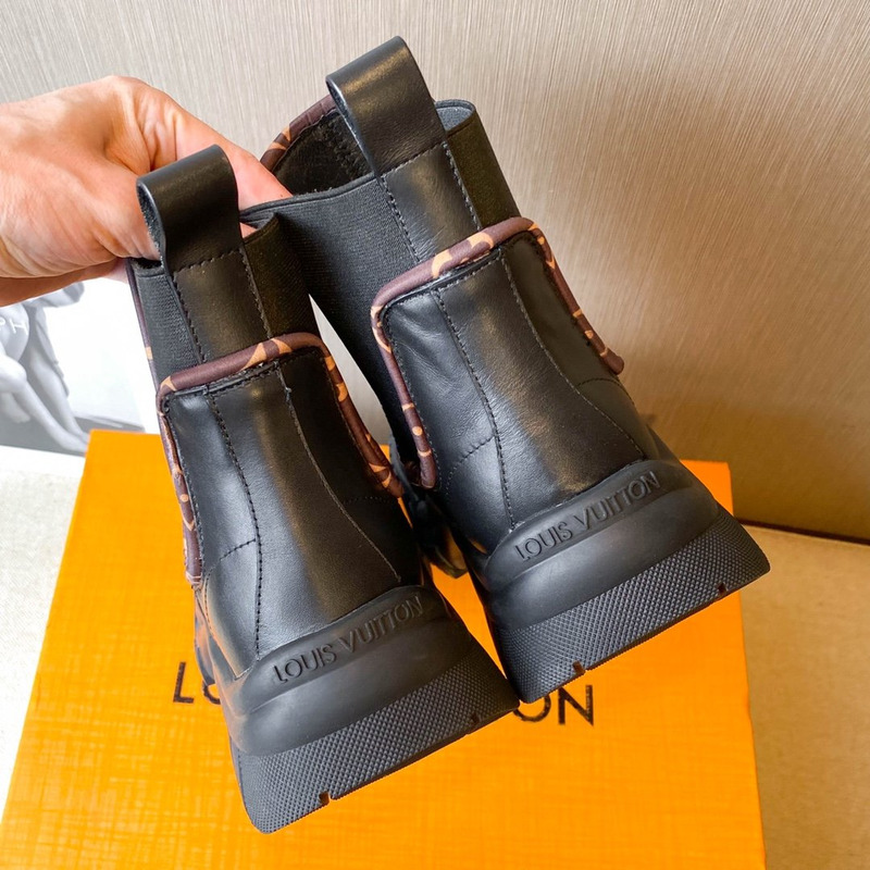 l**is V*t*n ruby ankle boots black