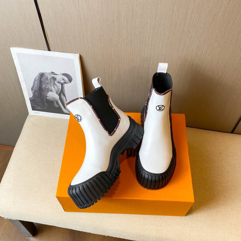 l**is V*t*n ruby ankle boots white