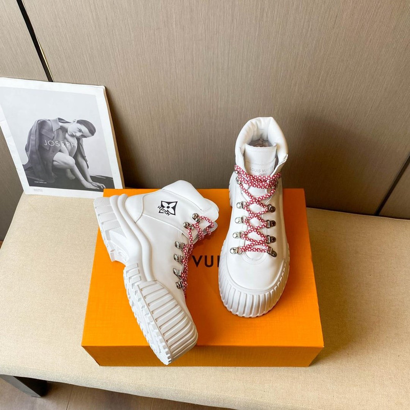 l**is V*t*n ruby flat ranger boots white