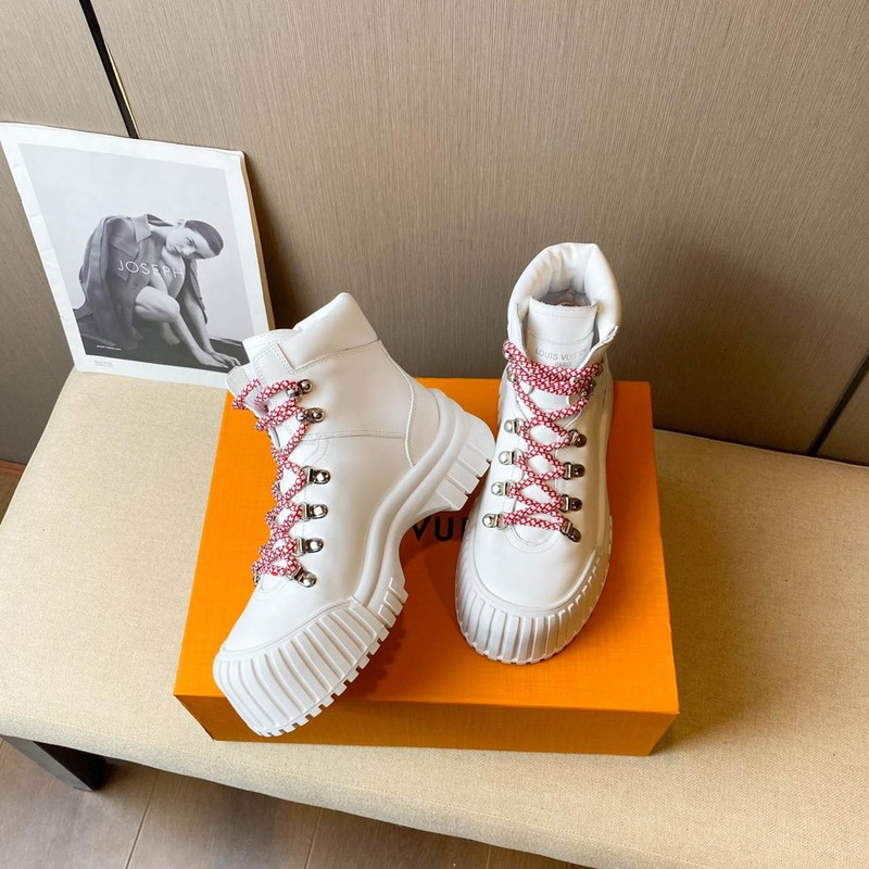l**is V*t*n ruby flat ranger boots white