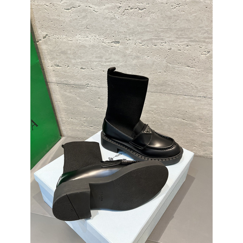 Pra*a triangel-logo boots black