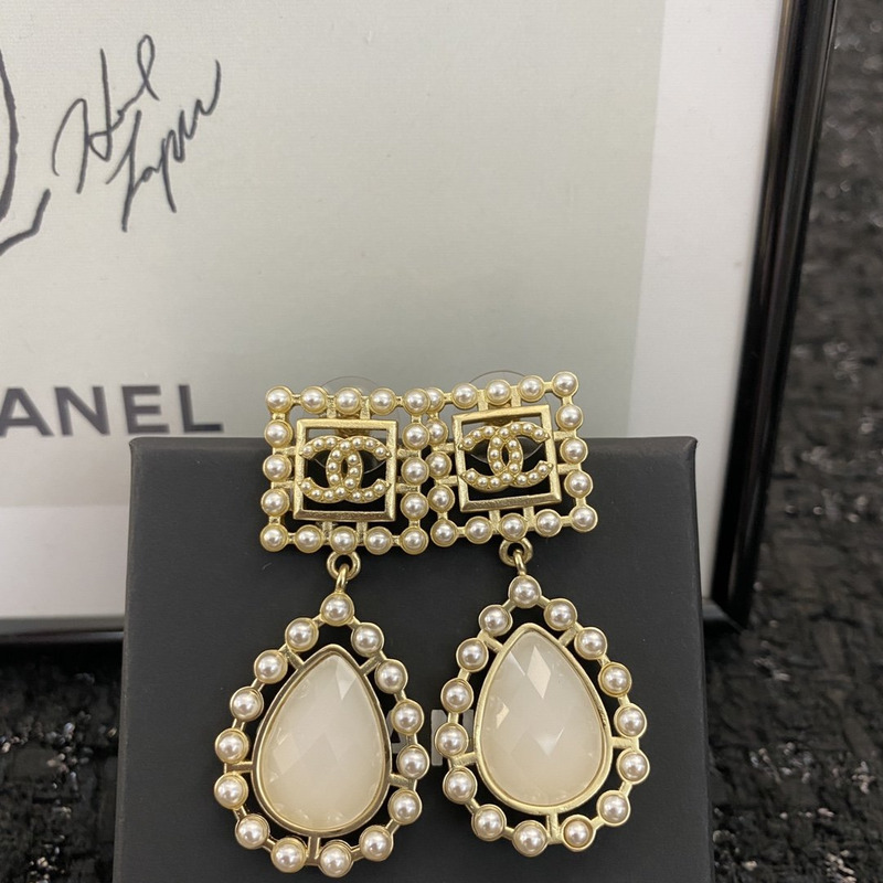 Ch*el vintage pearl fritillary rose gold earring