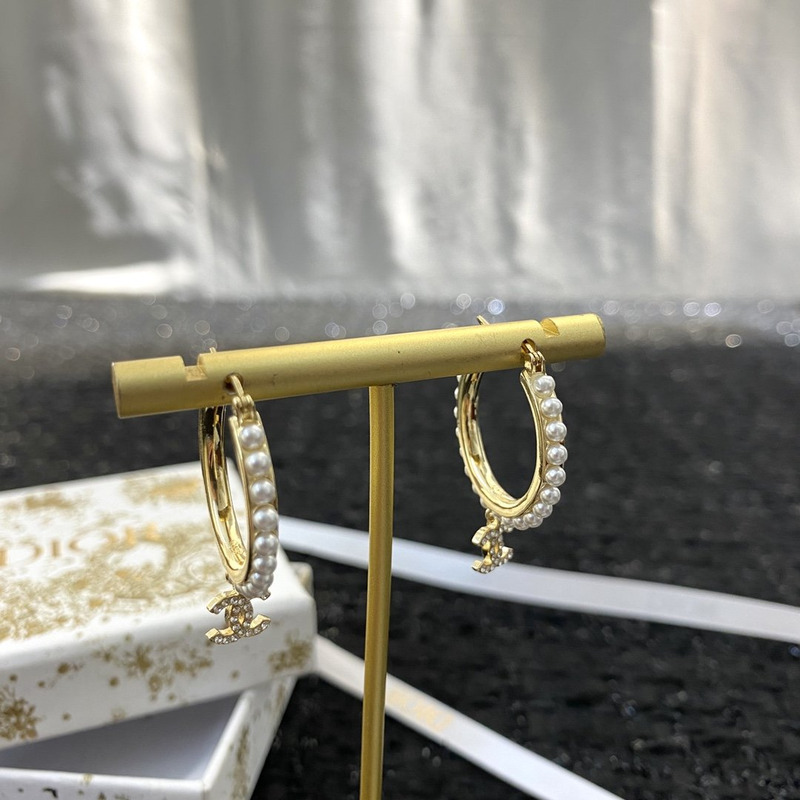 Ch*el pearl stud in rose gold