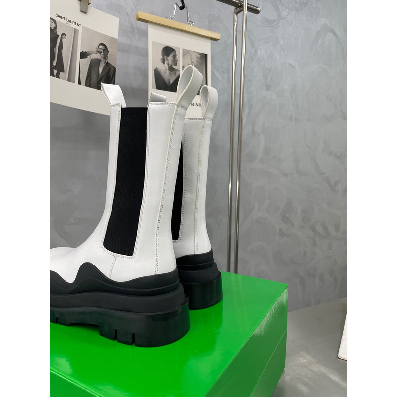 Bo*te*ga ve*ne*ta tire chelsea boot in white and black