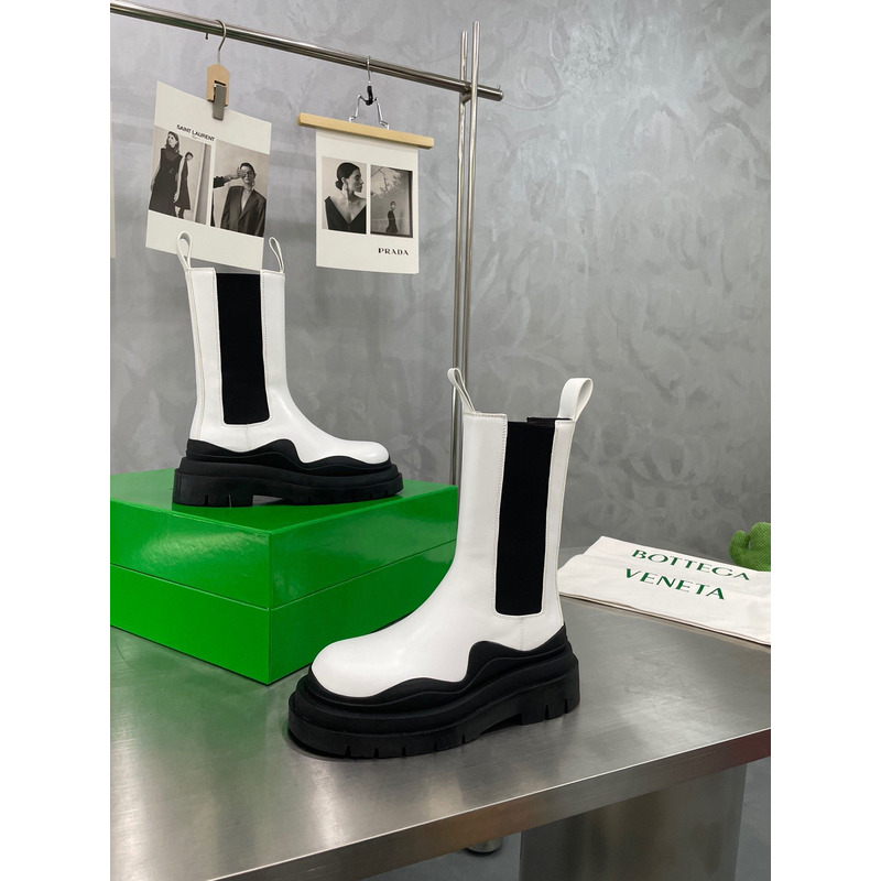 Bo*te*ga ve*ne*ta tire chelsea boot in white and black