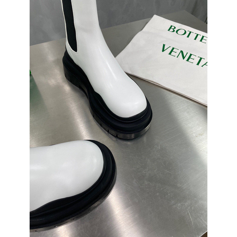 Bo*te*ga ve*ne*ta tire chelsea boot in white and black
