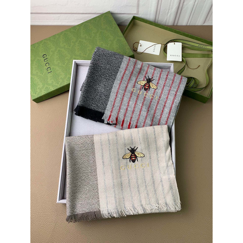 G*u*i wool angora scarf grey& red