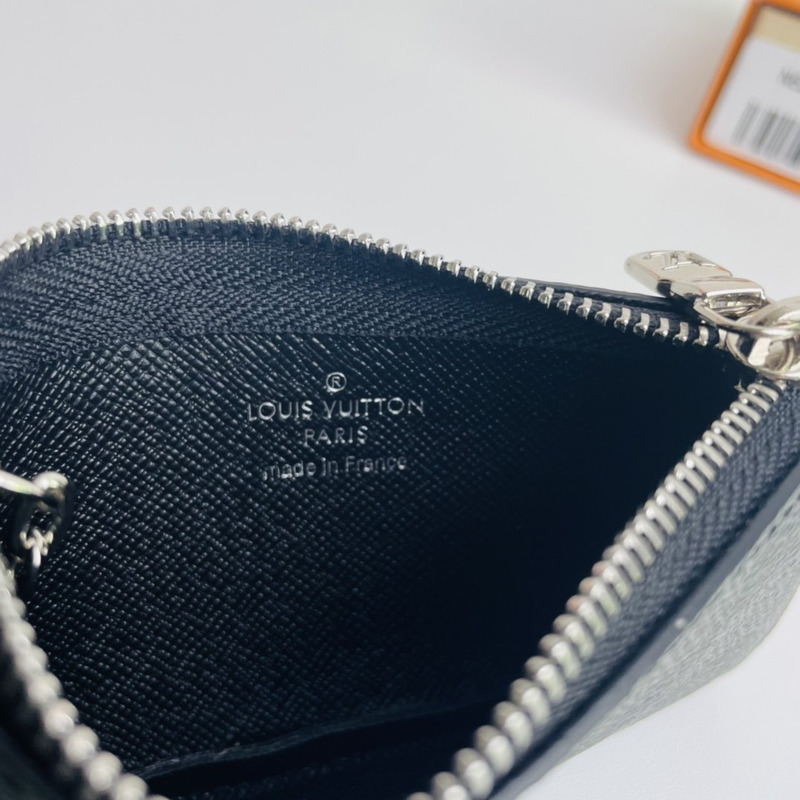 l**is V*t*n damier graphite key pouch