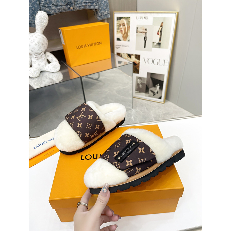 l**is V*t*n slipper pillow white