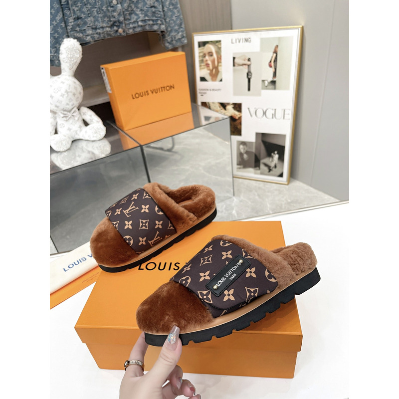 l**is V*t*n slipper pillow brown