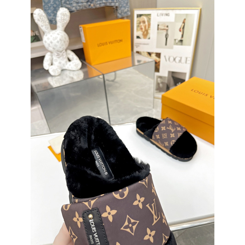 l**is V*t*n slipper pillow black