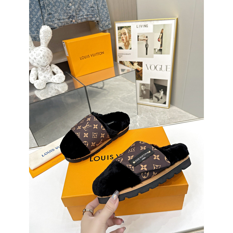 l**is V*t*n slipper pillow black