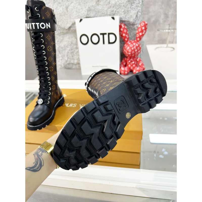 l**is V*t*n circle long boots monogram