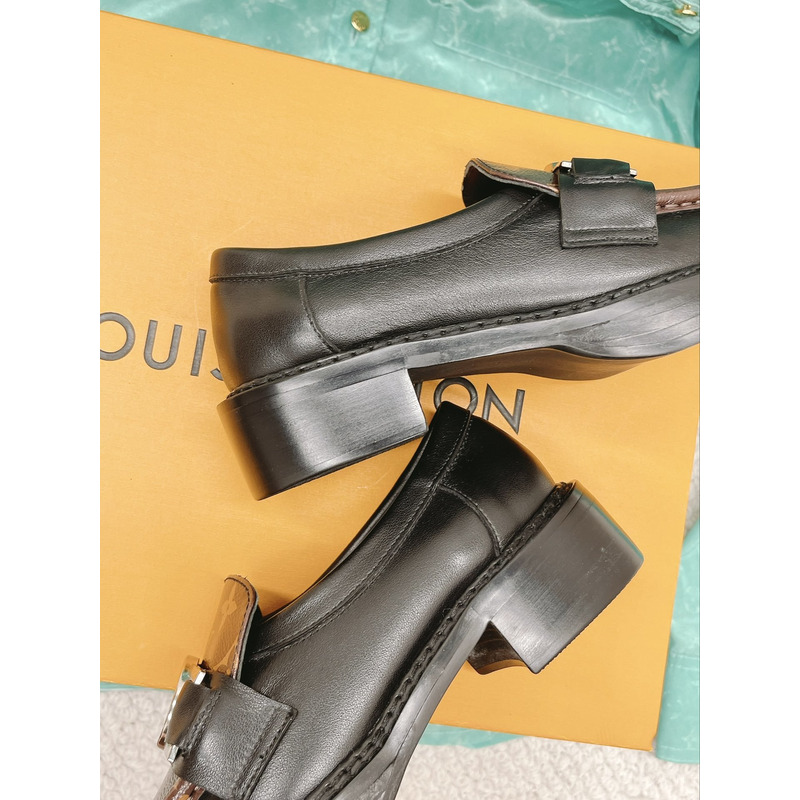 l**is V*t*n chess loafers