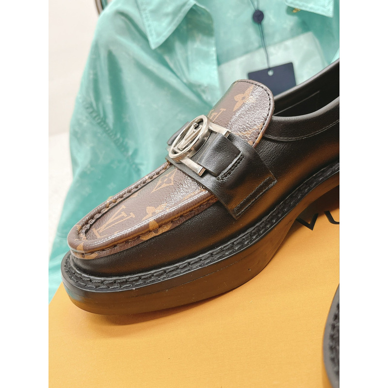 l**is V*t*n chess loafers