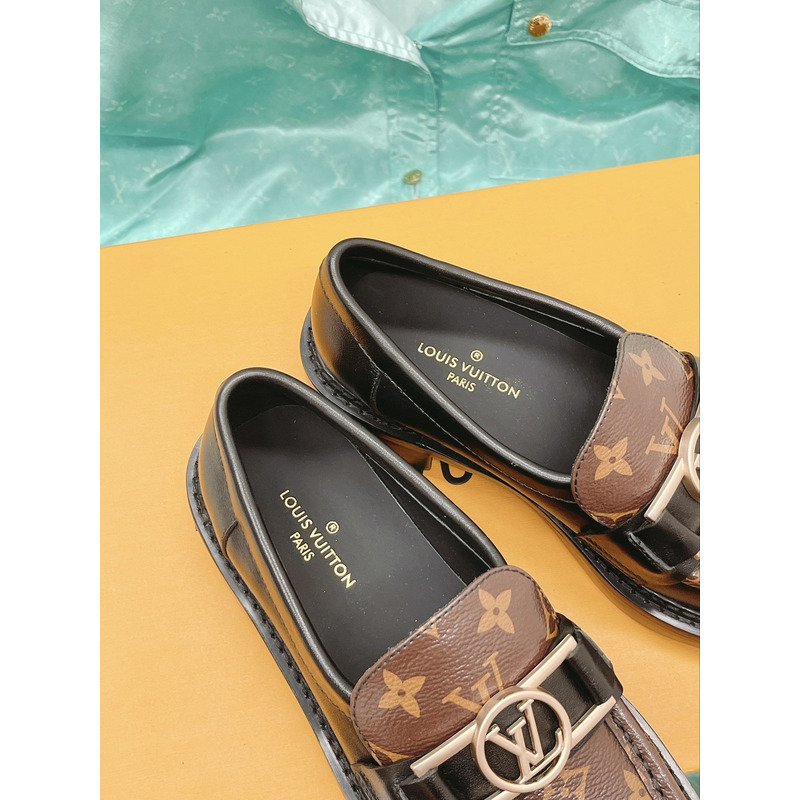 l**is V*t*n chess loafers