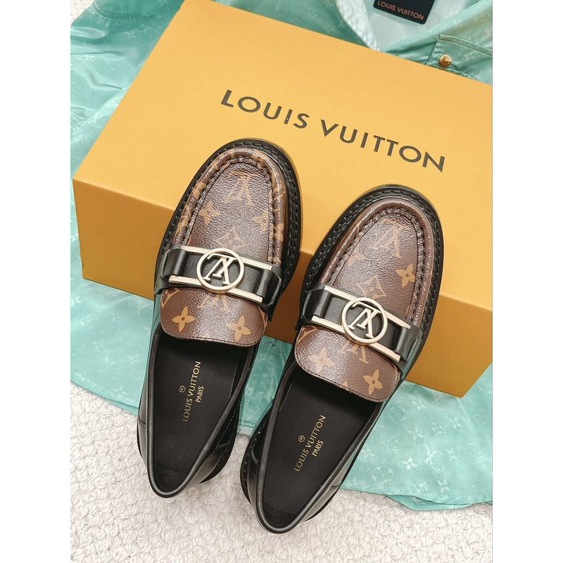 l**is V*t*n chess loafers