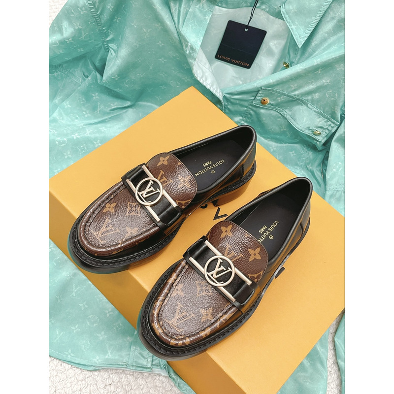 l**is V*t*n chess loafers