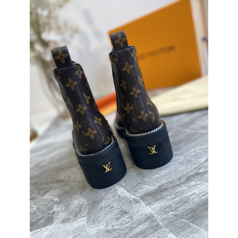 l**is V*t*n beaubourg ankle boots monogram
