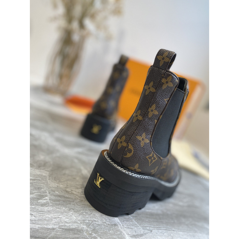 l**is V*t*n beaubourg ankle boots monogram