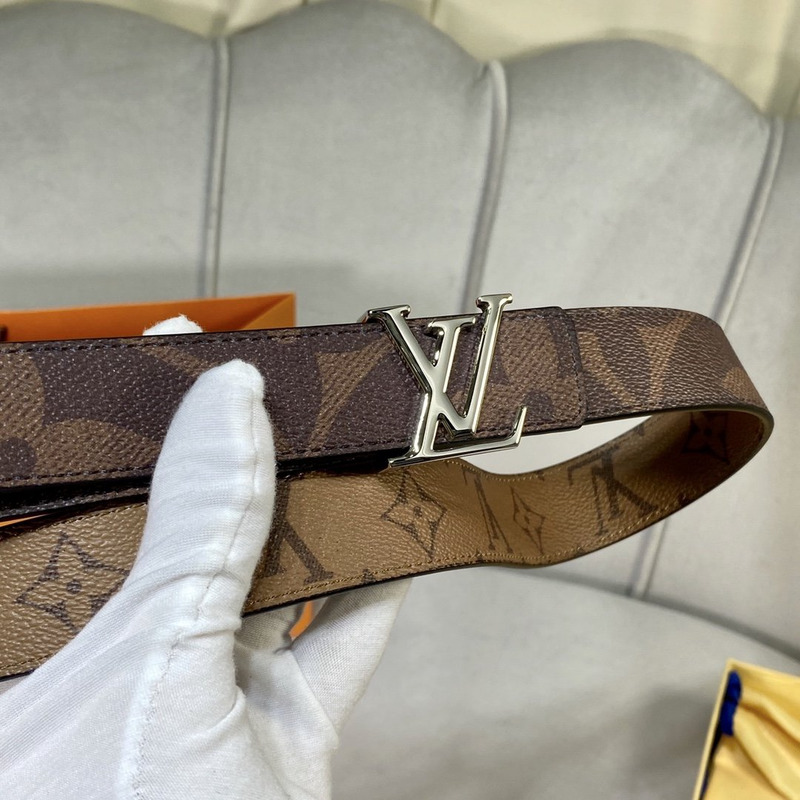 l**is V*t*n  double-sided belt