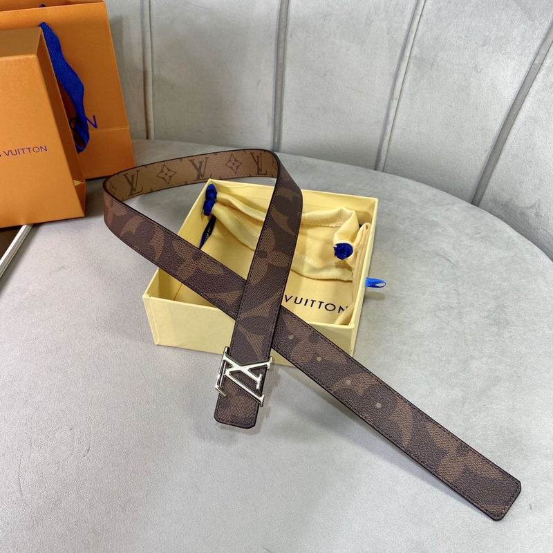 l**is V*t*n  double-sided belt