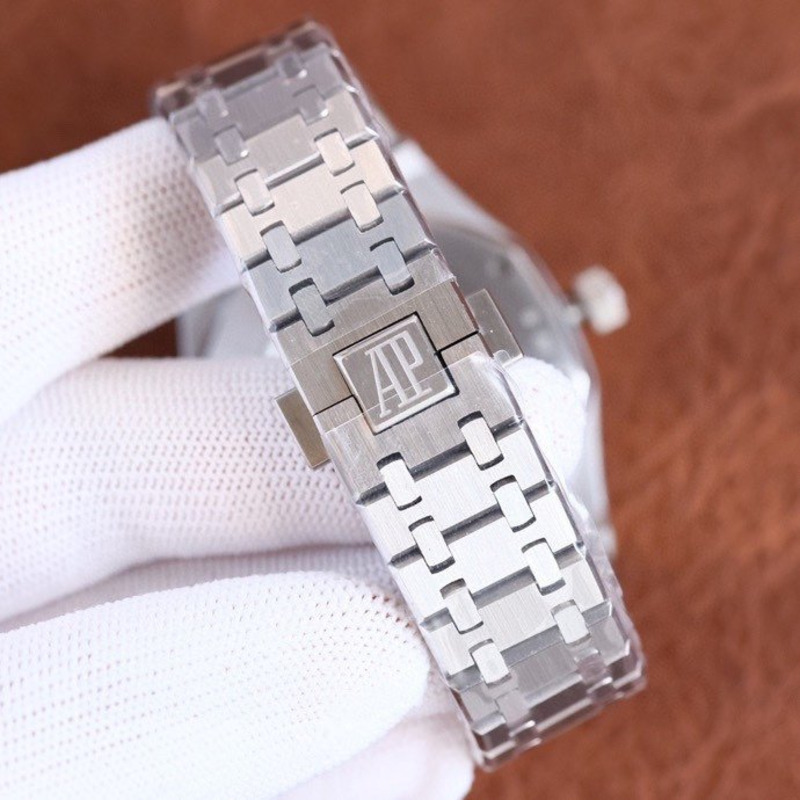 Audemars Piguet Royal Oak \"Jumbo Extra-Thin\" Platinum Green Dial Bracelet