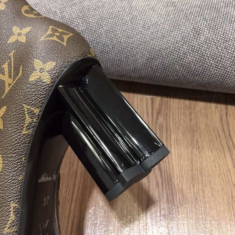 l**is V*t*n silhouette ankle boot in patent monogram canvas-brown