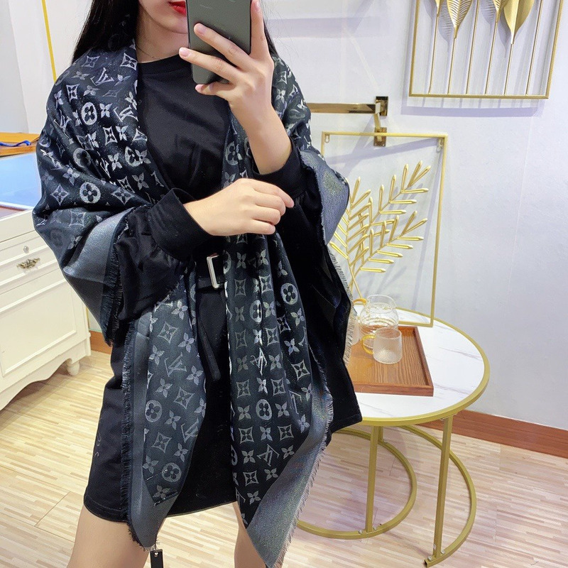 l**is V*t*n silk scarf blue