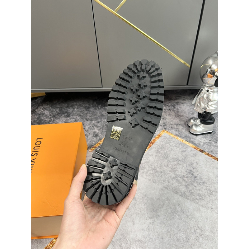 l**is V*t*n beaubourg ankle boots