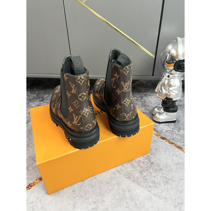 l**is V*t*n beaubourg ankle boots