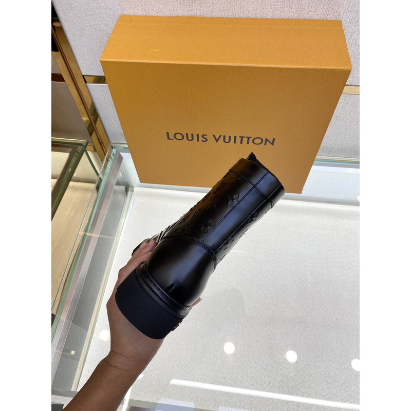 l**is V*t*n ranger black boot