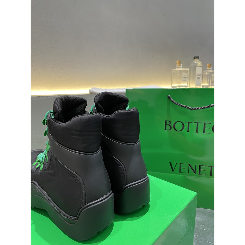Bo*te*ga ve*ne*ta puddle bomber lace-up boots black