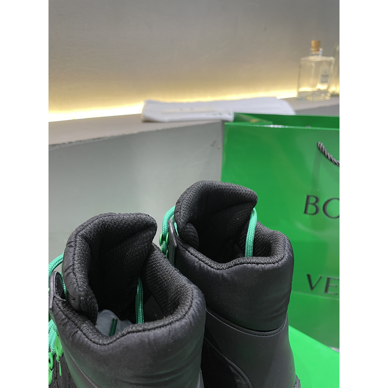 Bo*te*ga ve*ne*ta puddle bomber lace-up boots black