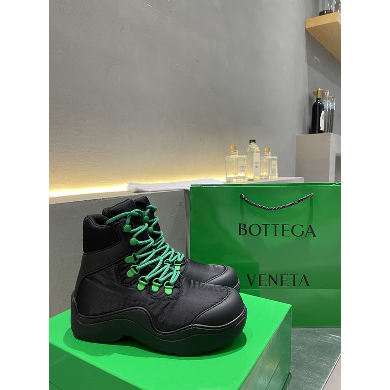 Bo*te*ga ve*ne*ta puddle bomber lace-up boots black